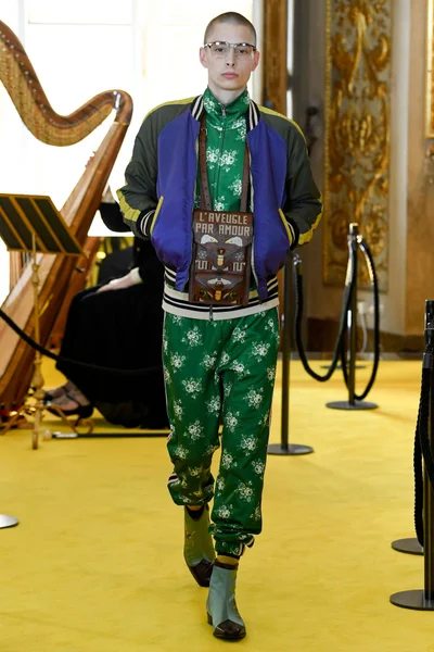 Look 48